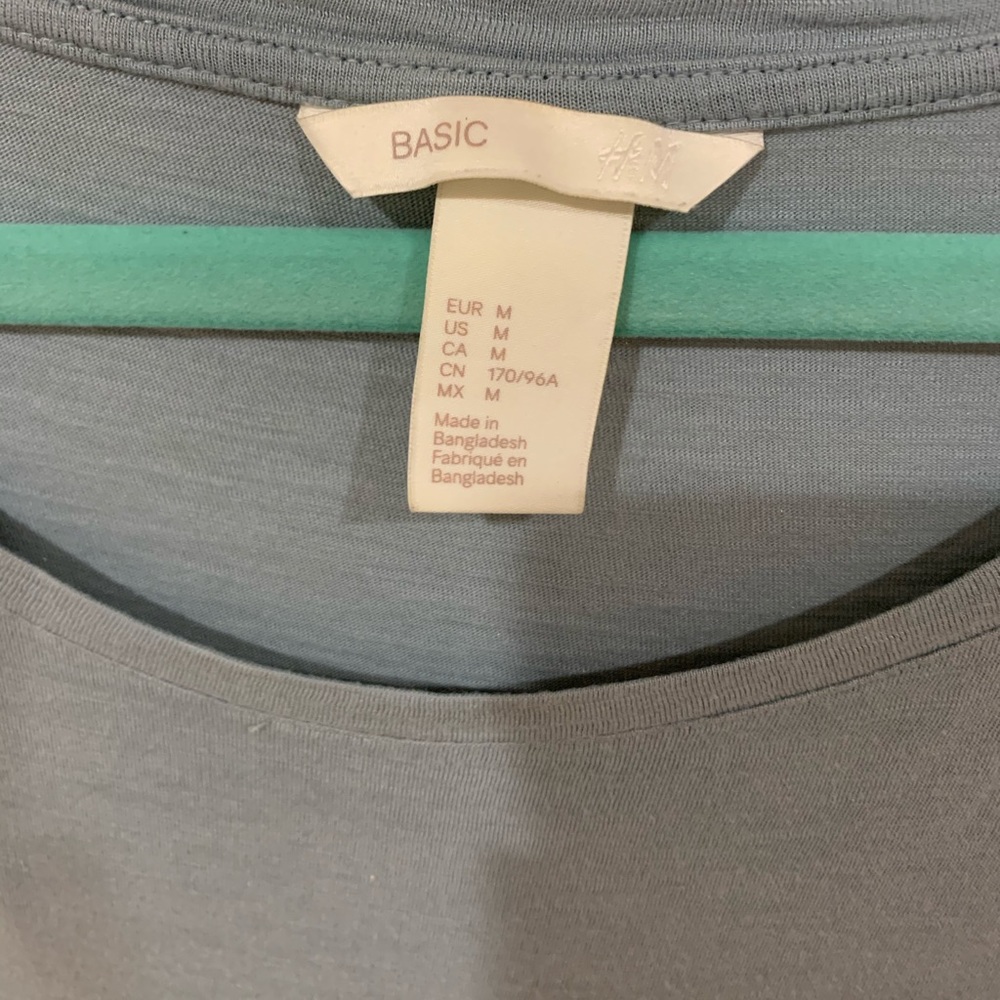H&M blue basic tee - Picture 2 of 2